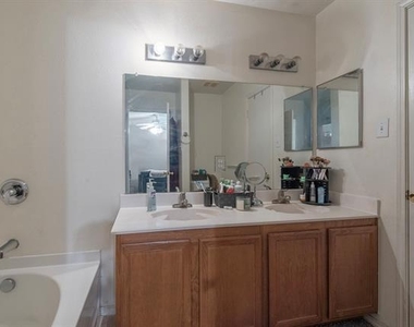 12667 Vandelia Street - Photo Thumbnail 16