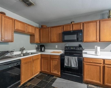 12667 Vandelia Street - Photo Thumbnail 9