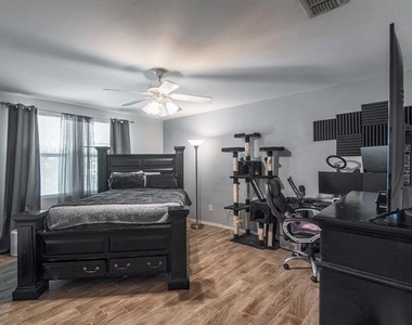 12667 Vandelia Street - Photo Thumbnail 14