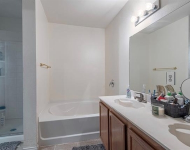 12667 Vandelia Street - Photo Thumbnail 15