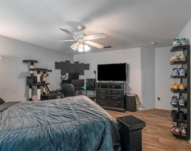 12667 Vandelia Street - Photo Thumbnail 13