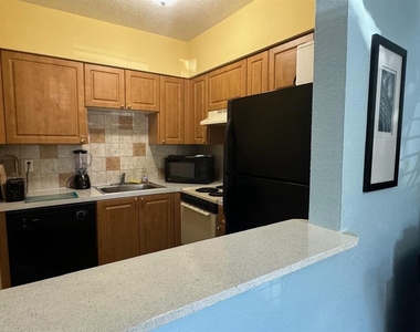 2607 Ne 8th Avenue - Photo Thumbnail 11