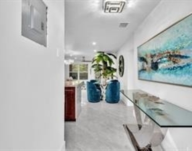 4025 N Federal Highway - Photo Thumbnail 1