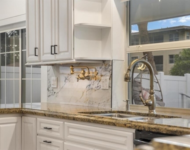 1419 Ne 57th Street - Photo Thumbnail 3