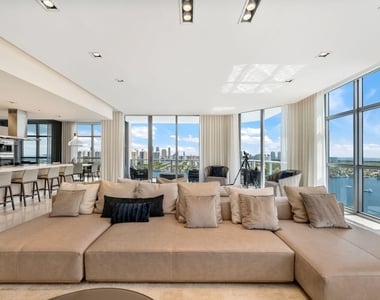 17301 Biscayne Boulevard - Photo Thumbnail 4