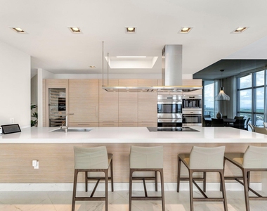 17301 Biscayne Boulevard - Photo Thumbnail 13