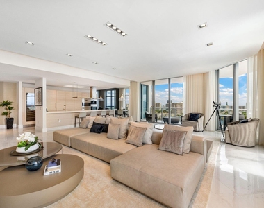 17301 Biscayne Boulevard - Photo Thumbnail 2