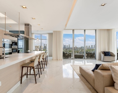 17301 Biscayne Boulevard - Photo Thumbnail 14