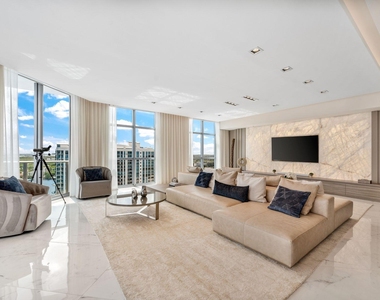 17301 Biscayne Boulevard - Photo Thumbnail 1