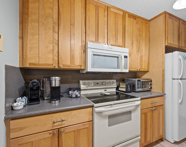 12196 Sag Harbor Court - Photo Thumbnail 11