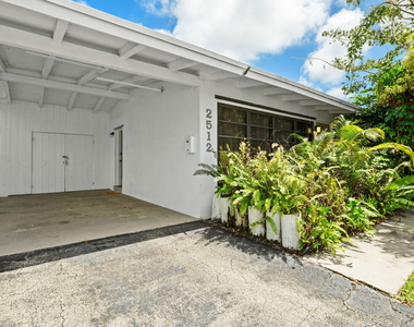 2512 Sugarloaf Lane - Photo Thumbnail 8