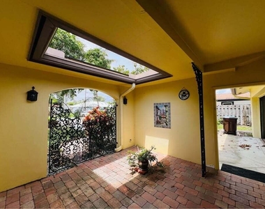 7834 Edgewater Drive - Photo Thumbnail 2