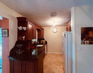 7834 Edgewater Drive - Photo Thumbnail 12