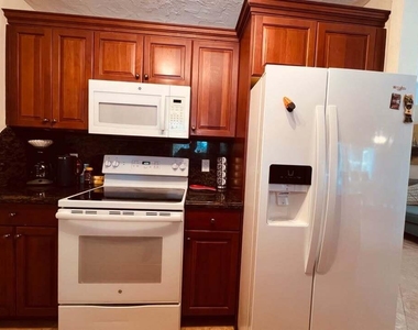 7834 Edgewater Drive - Photo Thumbnail 13