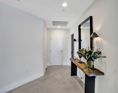 17301 Biscayne Boulevard - Photo Thumbnail 5