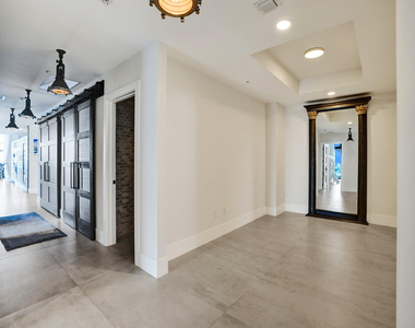 17301 Biscayne Boulevard - Photo Thumbnail 4
