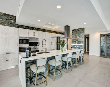 17301 Biscayne Boulevard - Photo Thumbnail 8