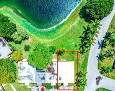 435 Sw Natura Avenue - Photo Thumbnail 5