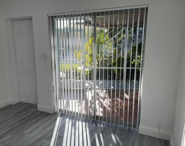 2748 Ne 28th Avenue - Photo Thumbnail 4