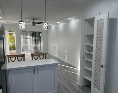 2748 Ne 28th Avenue - Photo Thumbnail 11