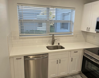2748 Ne 28th Avenue - Photo Thumbnail 9