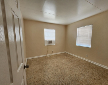 1025 13th Street - Photo Thumbnail 7