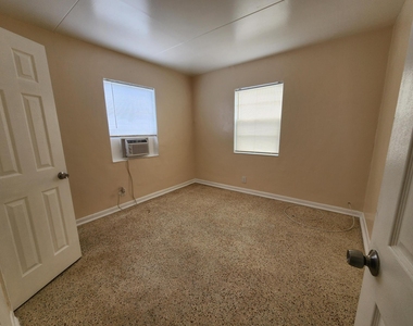 1025 13th Street - Photo Thumbnail 8