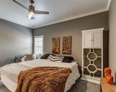 6162 N Brookline Avenue - Photo Thumbnail 17