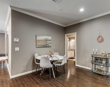 6162 N Brookline Avenue - Photo Thumbnail 11