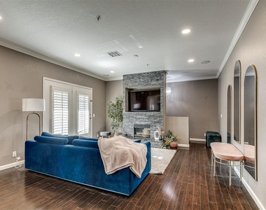 6162 N Brookline Avenue - Photo Thumbnail 4