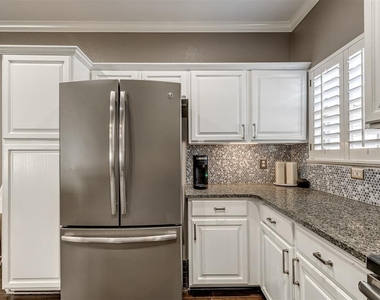 6162 N Brookline Avenue - Photo Thumbnail 13