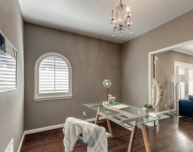 6162 N Brookline Avenue - Photo Thumbnail 16