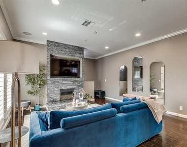 6162 N Brookline Avenue - Photo Thumbnail 7