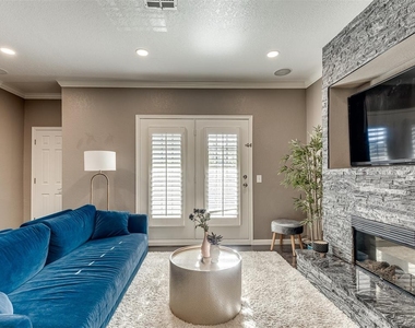6162 N Brookline Avenue - Photo Thumbnail 2