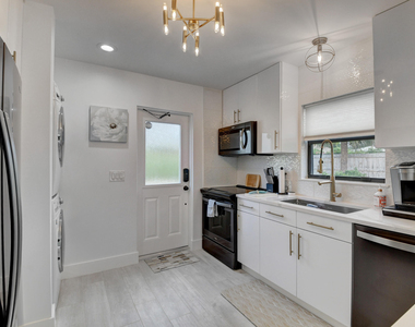 201 Se 7th Street - Photo Thumbnail 15