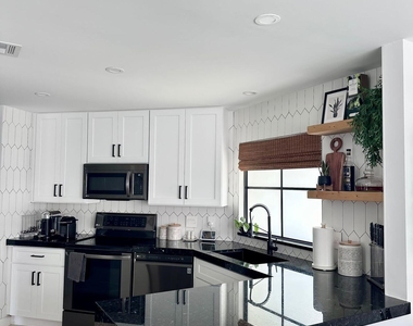 132 Weybridge Circle - Photo Thumbnail 7