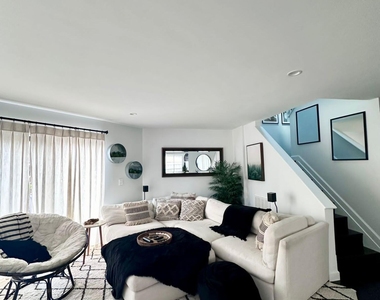 132 Weybridge Circle - Photo Thumbnail 1