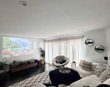 132 Weybridge Circle - Photo Thumbnail 2