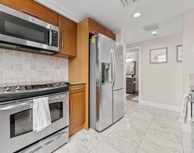 511 Lucerne Avenue - Photo Thumbnail 9