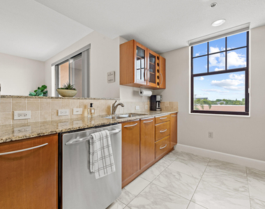 511 Lucerne Avenue - Photo Thumbnail 8