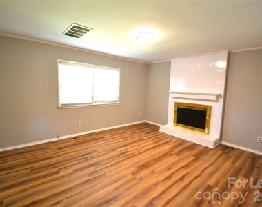 1422 Thermal Road - Photo Thumbnail 7
