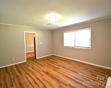 1422 Thermal Road - Photo Thumbnail 10