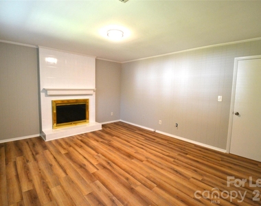 1422 Thermal Road - Photo Thumbnail 8