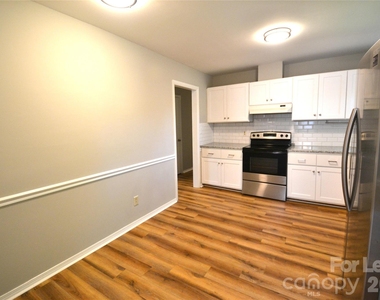 1422 Thermal Road - Photo Thumbnail 12