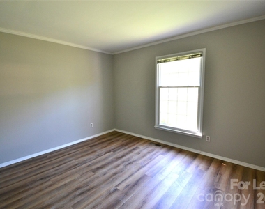 1422 Thermal Road - Photo Thumbnail 19