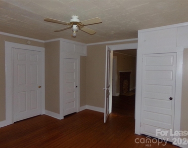 729 Spruce Street - Photo Thumbnail 14
