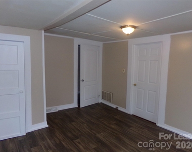 729 Spruce Street - Photo Thumbnail 15