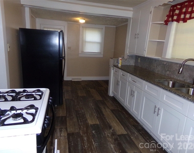 729 Spruce Street - Photo Thumbnail 2