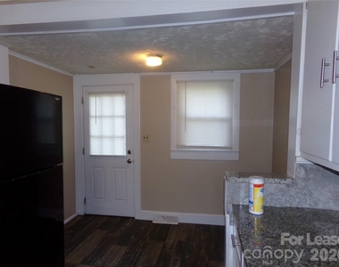 729 Spruce Street - Photo Thumbnail 5