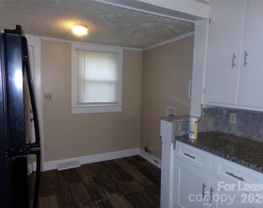 729 Spruce Street - Photo Thumbnail 3
